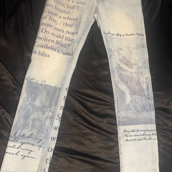 Graphic Print Denim Jeans - Picture 2 of 3